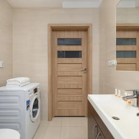 Podgorze Air-conditioned Family With Parking By Renters