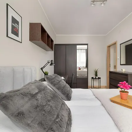 Podgorze Air-conditioned Family With Parking By Renters 公寓