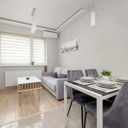 Podgorze Air-conditioned Family With Parking By Renters * Krakov