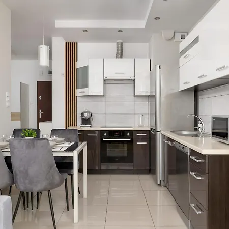 Podgorze Air-conditioned Family With Parking By Renters 公寓